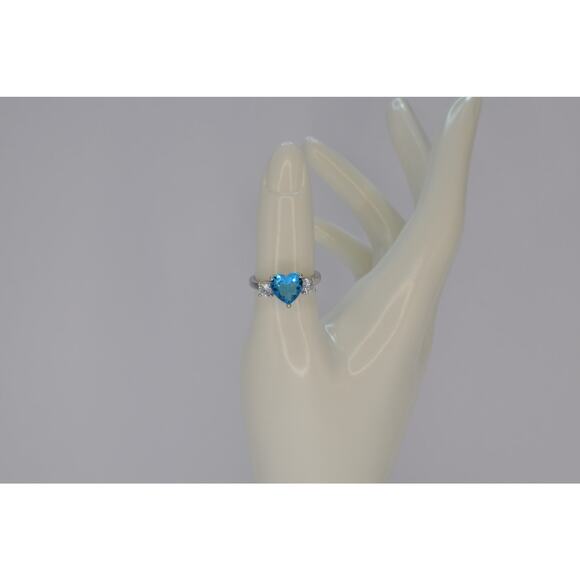 NWOT Fragrant Jewels Blue Heart Multi-Stone Ring Size 8 US - Picture 3 of 4